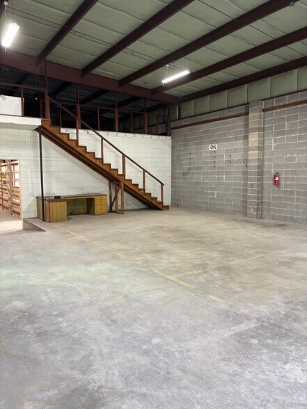 More Photos Of 2032 Sylvester Dr, Moultrie Warehouse For Sale
