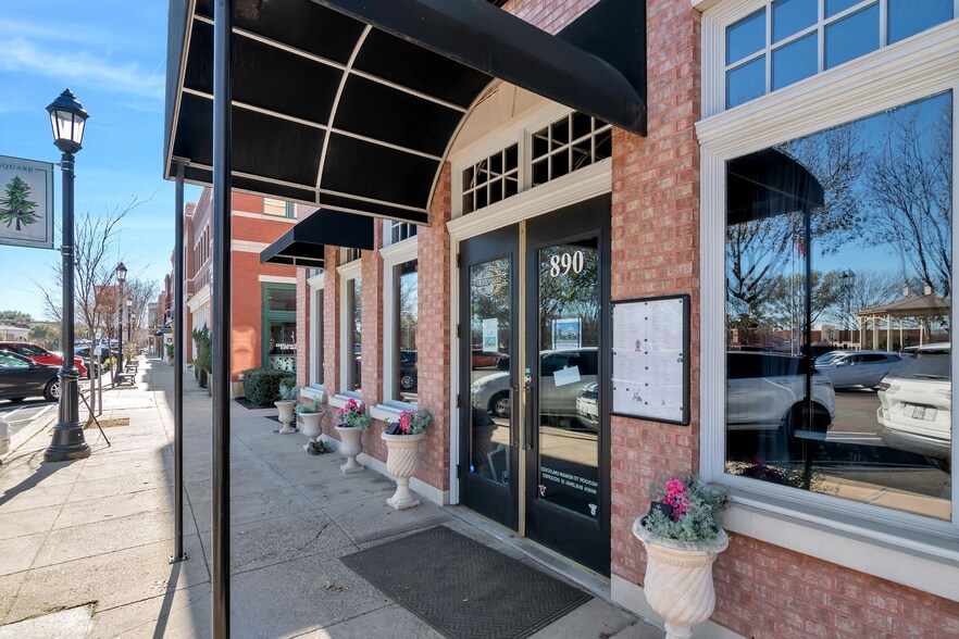 More Photos Of 890 Parker Sq, Flower Mound Storefront Retail Office For Lease