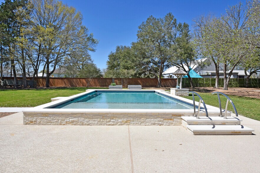 More Photos Of 315 Cedar St, New Ulm Specialty For Sale