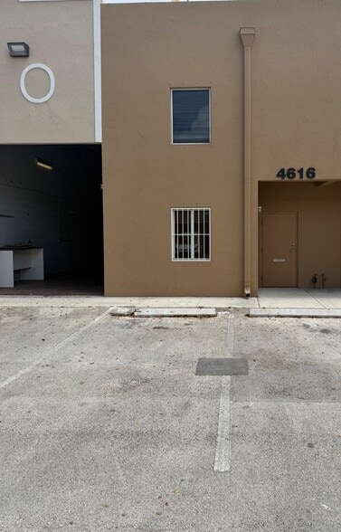 Primary Photo Of 4616 NW 133rd St, Opa Locka Warehouse For Lease