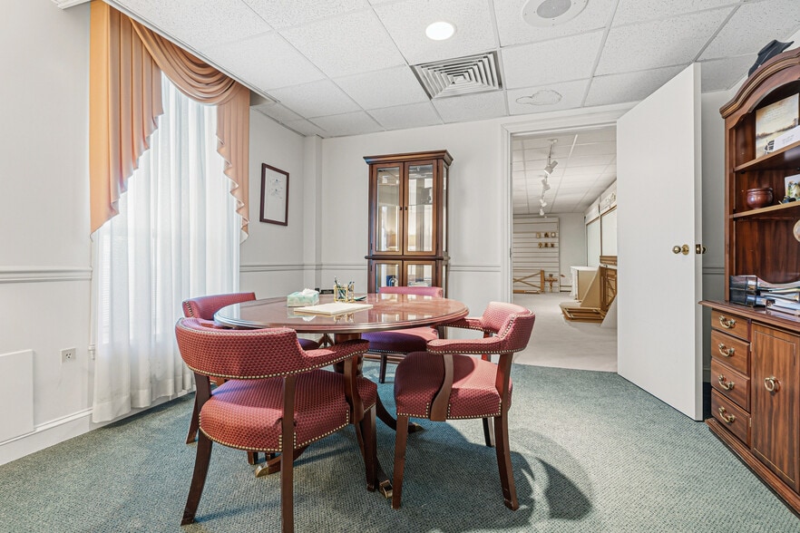 More Photos Of 905 Galesville Rd, Galesville Office For Sale