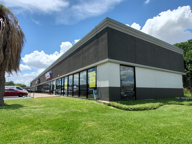 More Photos Of 8400-8700 S Gessner Dr, Houston Unknown For Lease