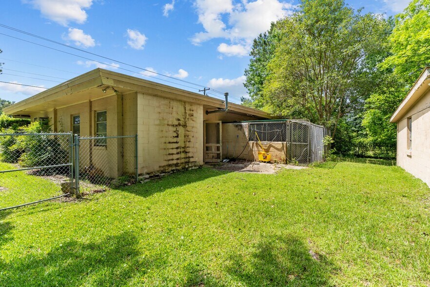 More Photos Of 3522 James B White Hwy, Whiteville Veterinarian Kennel For Sale