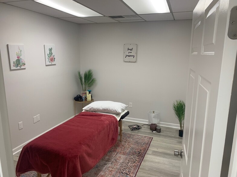 More Photos Of 875 Old Roswell Rd, Roswell Office For Sale