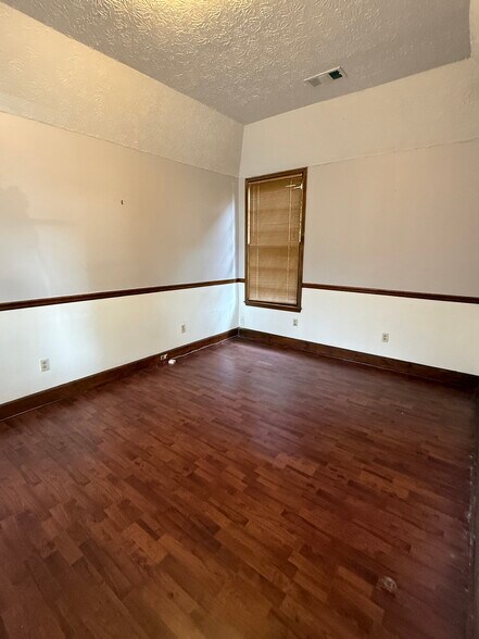 More Photos Of 905 3rd Ave, Columbus Office For Lease
