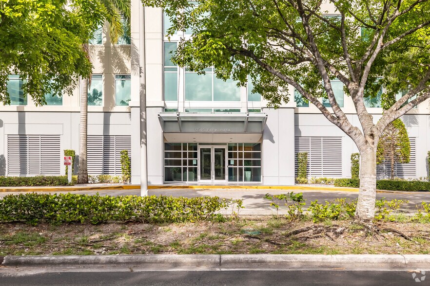 More Photos Of 1250 S Pine Island Rd, Plantation Office For Lease