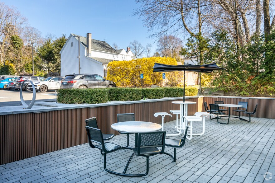 More Photos Of 83 East Ave, Norwalk Medical For Lease