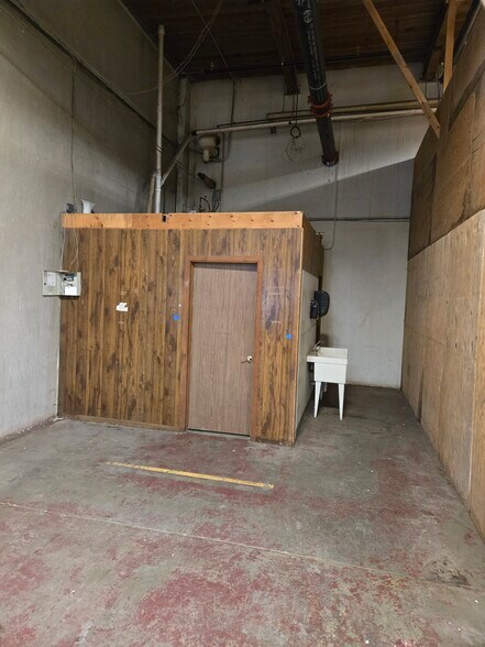 More Photos Of 1600 North Ave W, Missoula Warehouse For Lease