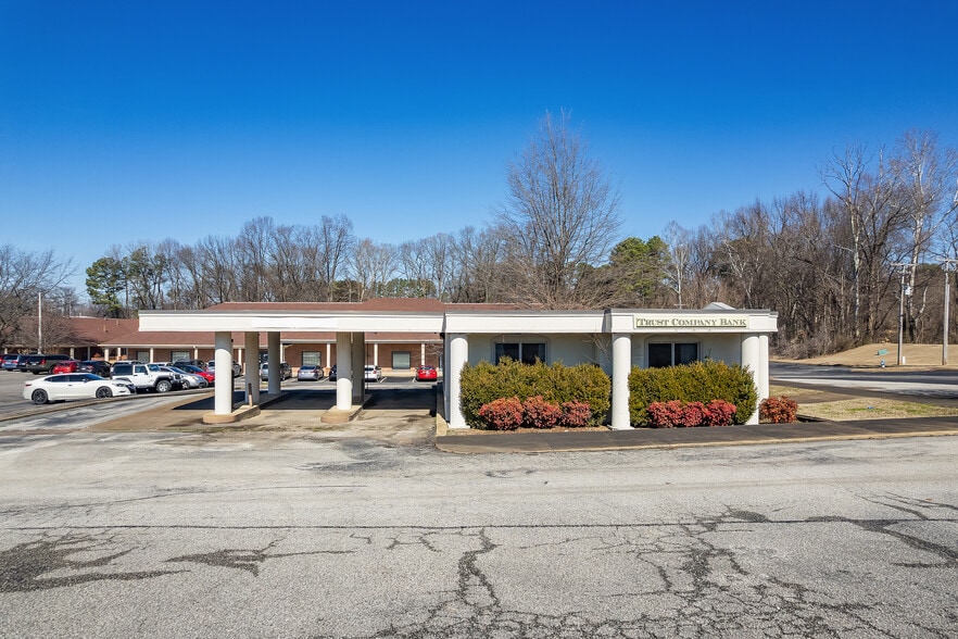 More Photos Of 385 N Parkway, Jackson Bank For Sale