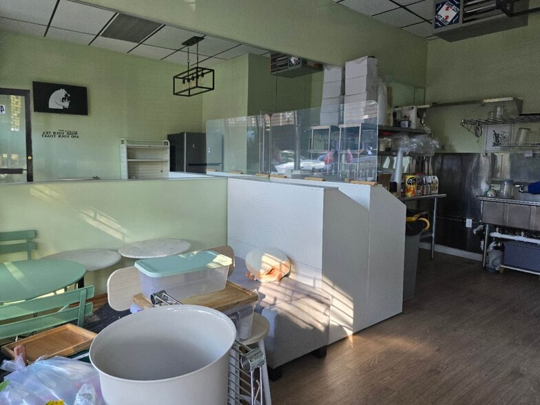 More Photos Of 6902 Woodside Ave, Woodside Storefront Retail Residential For Lease