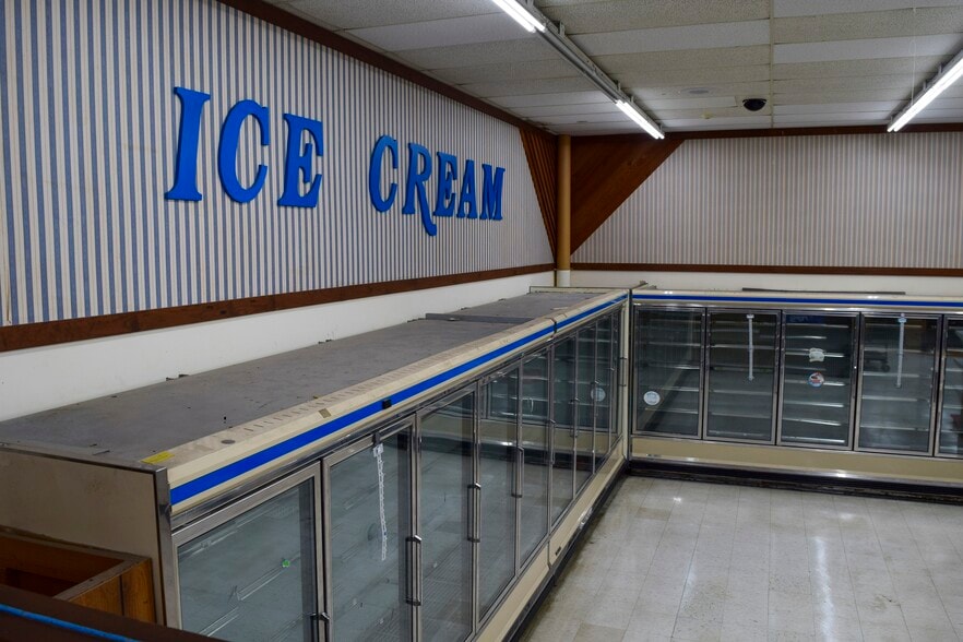 More Photos Of 202 Doctor Donnie H Jones Jr Blvd W, Princeton Supermarket For Lease