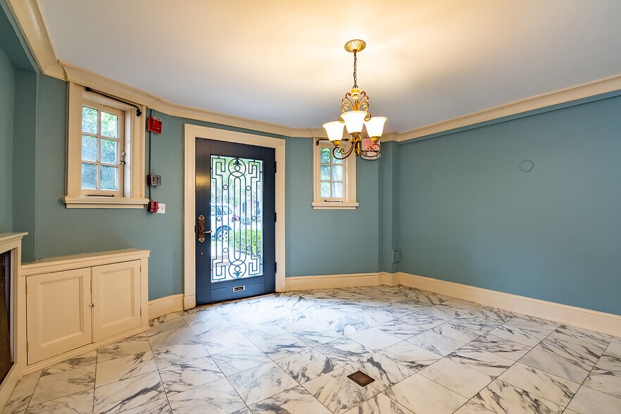 More Photos Of 1715 N St NW, Washington Office For Lease