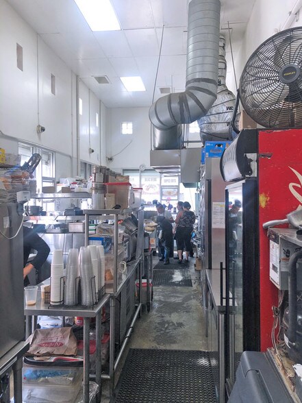 More Photos Of 1815-1827 Ocean Front Walk, Venice Restaurant For Lease