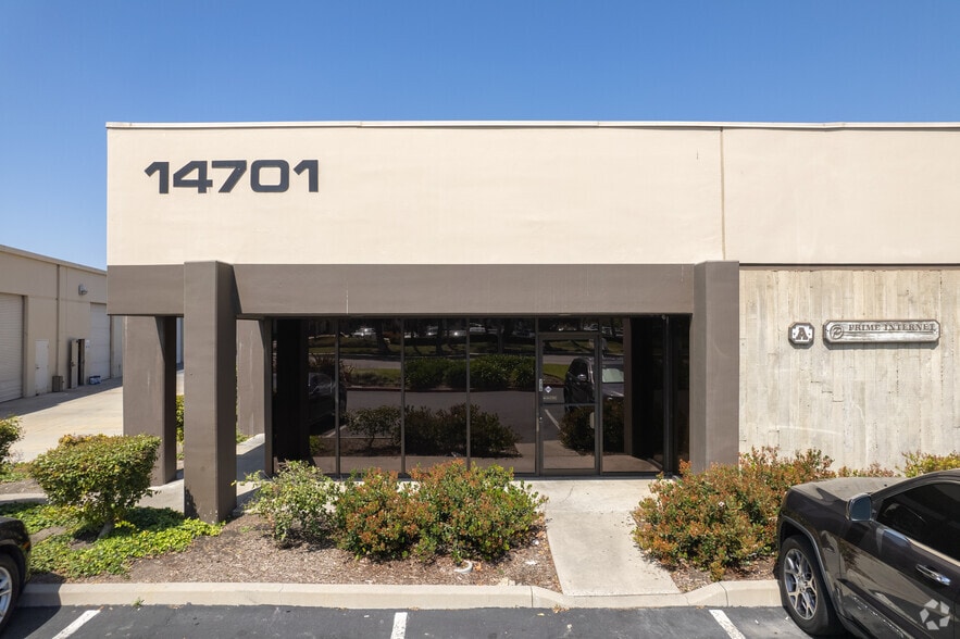 More Photos Of 2852 Walnut Ave, Tustin Warehouse For Lease