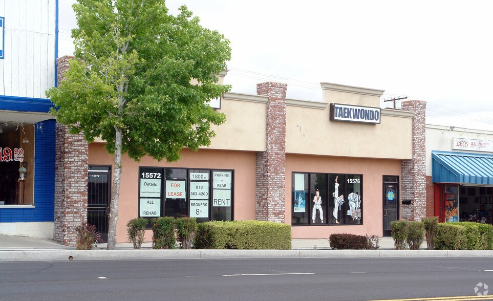 More Photos Of 15572-15576 7th St, Victorville General Retail For Sale