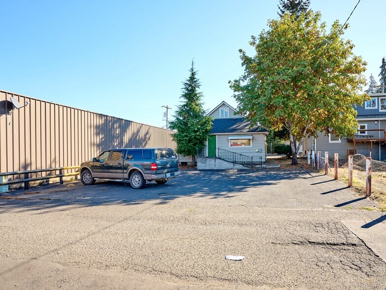 More Photos Of 122 Engle Ave, Molalla Office Residential For Sale