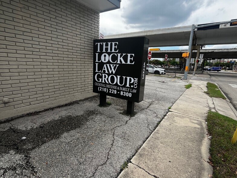 More Photos Of 523 E Quincy St, San Antonio Medical For Lease
