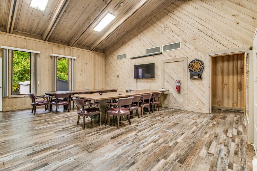 More Photos Of 725 S J St, Pensacola Office Residential For Sale