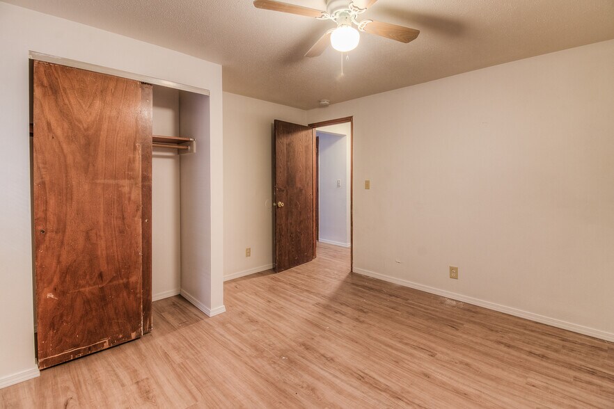 More Photos Of 8-10 S 11th Ave, Yakima Apartments For Sale