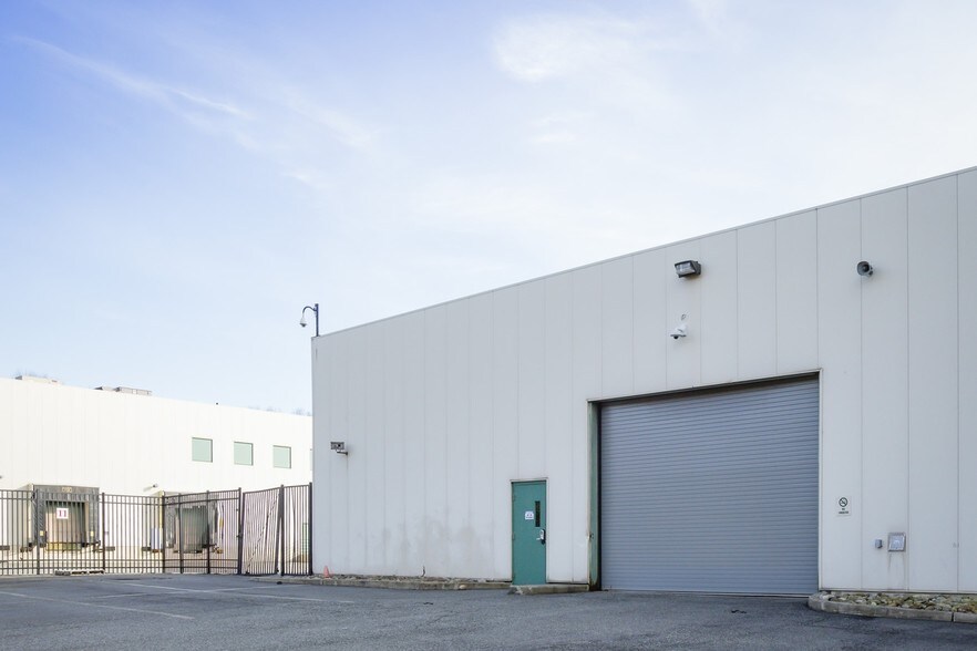 More Photos Of 555 MacArthur Blvd, Mahwah Office For Lease