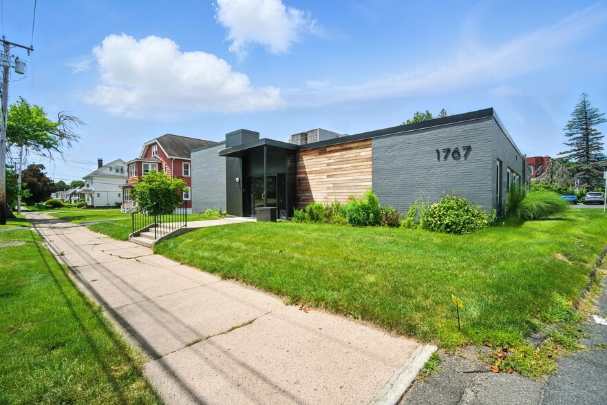 More Photos Of 1767 Northampton St, Holyoke Office Residential For Sale