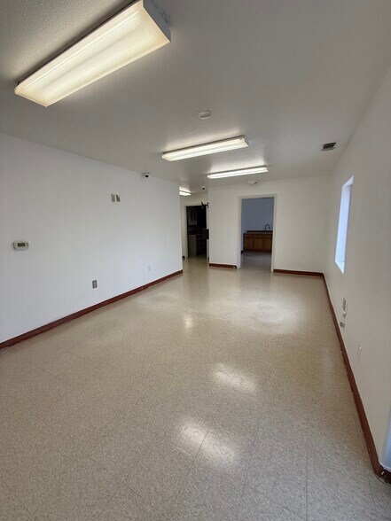 More Photos Of 2215 W Bender Blvd, Hobbs Warehouse For Lease