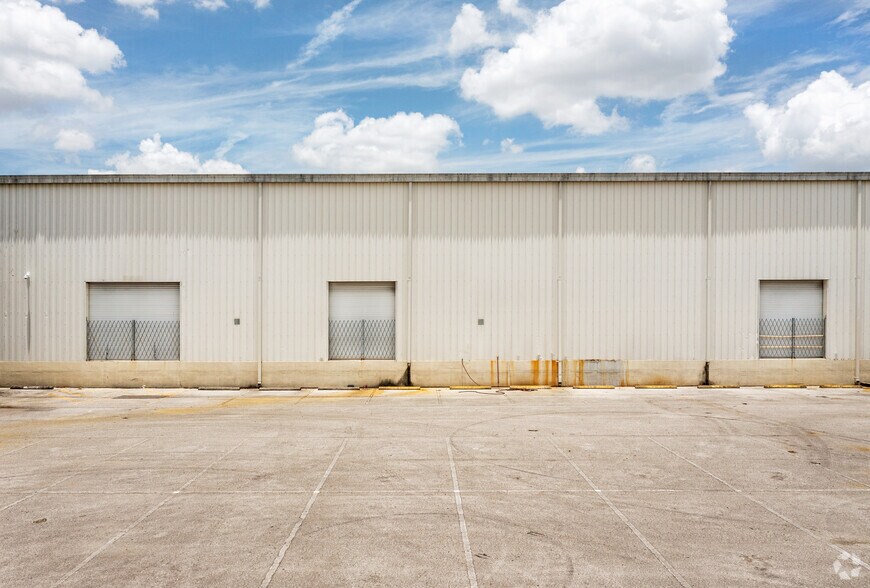 More Photos Of 6750 N Bryan Dairy Rd, Seminole Distribution For Sale