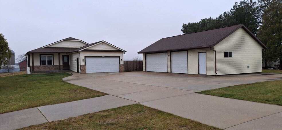 More Photos Of N2047 Sawmill Rd, Watertown Self Storage For Sale