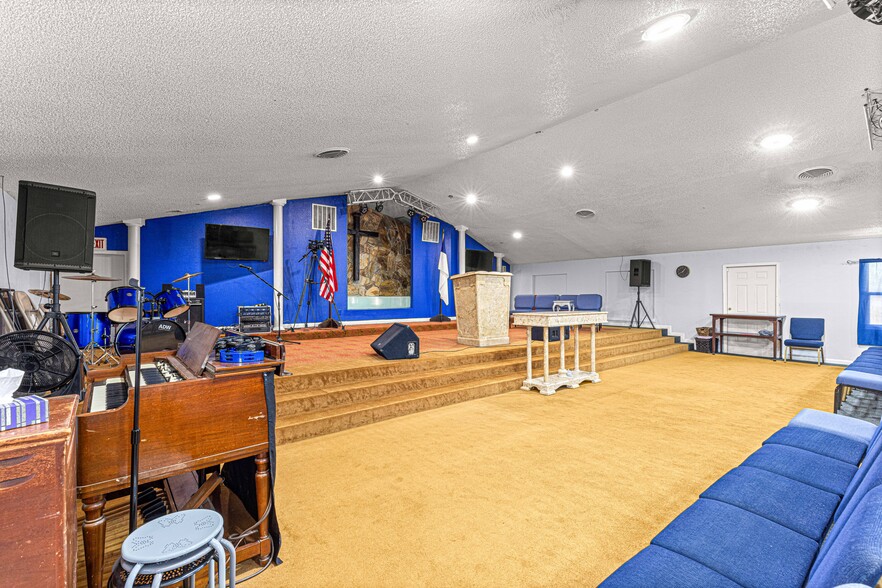 More Photos Of 484 Emerald Rd, Ocala Religious Facility For Sale