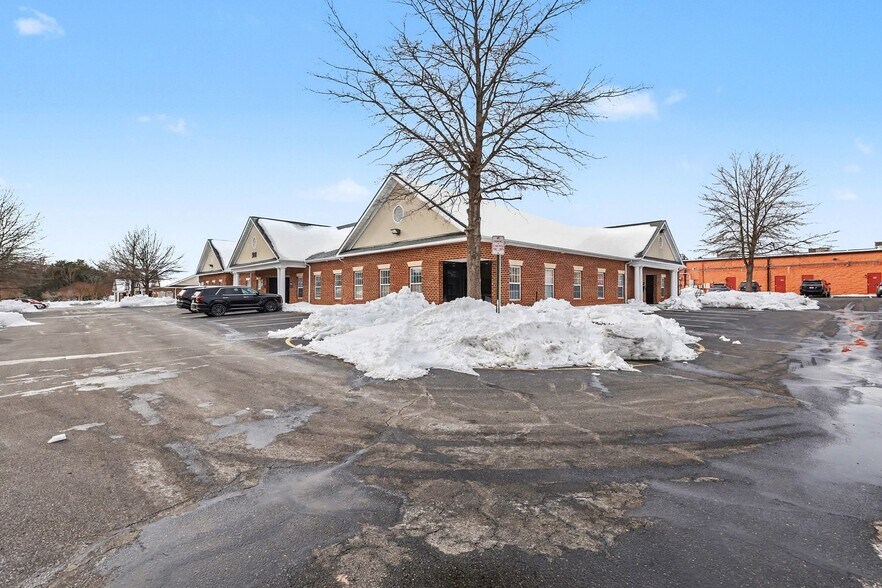 More Photos Of 10712 Ballantraye Dr, Fredericksburg Office For Lease