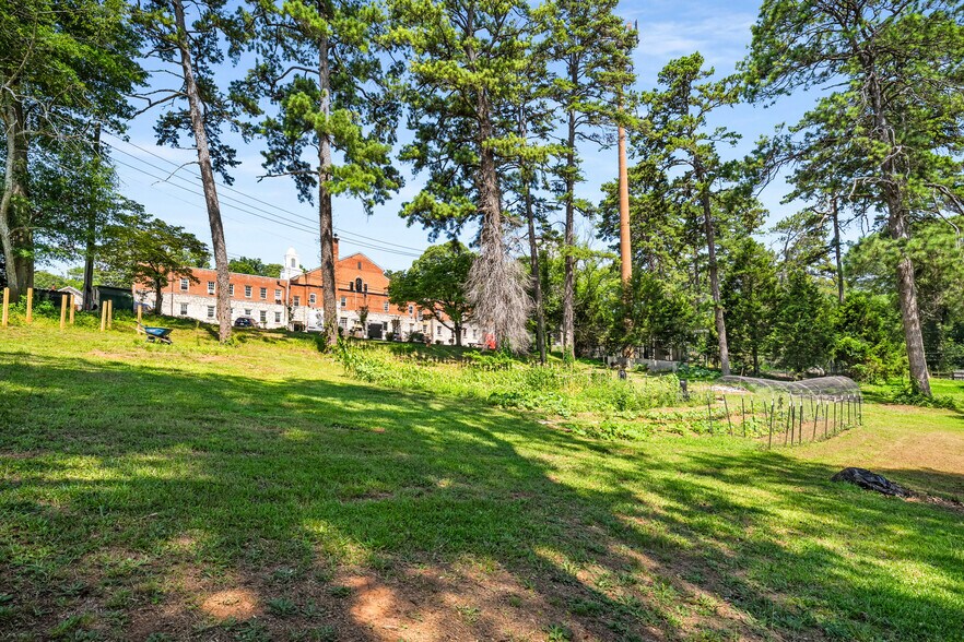 More Photos Of 1776 Sylvan Rd SW, Atlanta Religious Facility For Sale