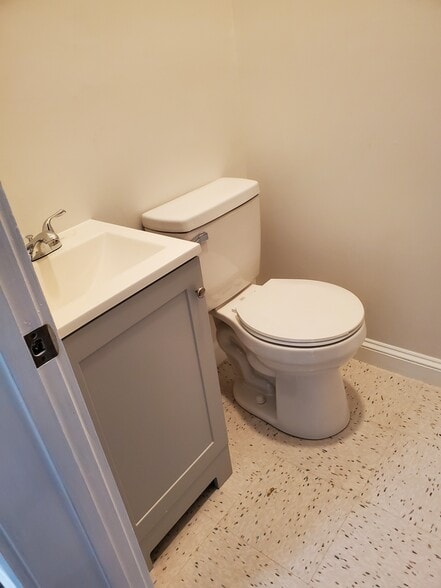 More Photos Of 78 S Courtland St, East Stroudsburg Office For Lease