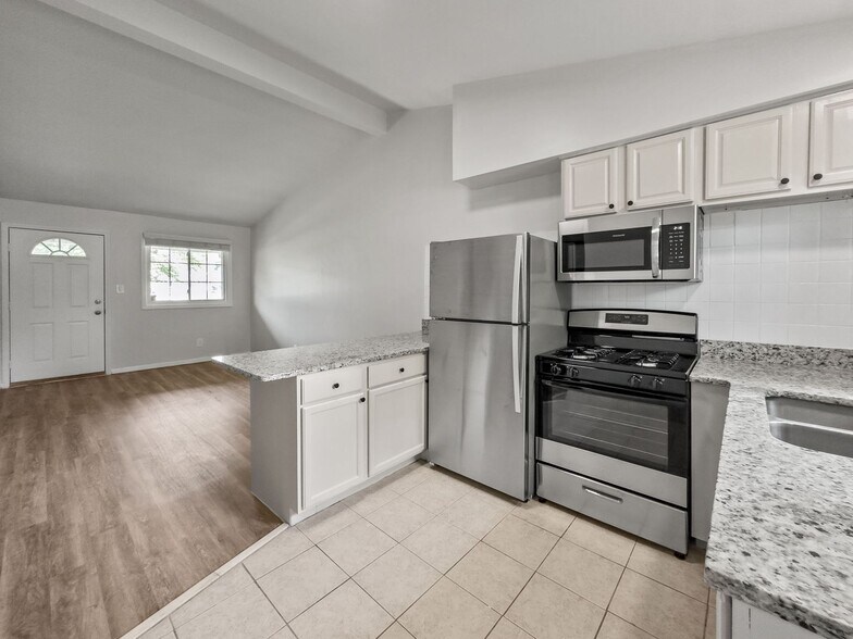 More Photos Of 1804-1818 E 11 Mile Rd, Royal Oak Apartments For Sale
