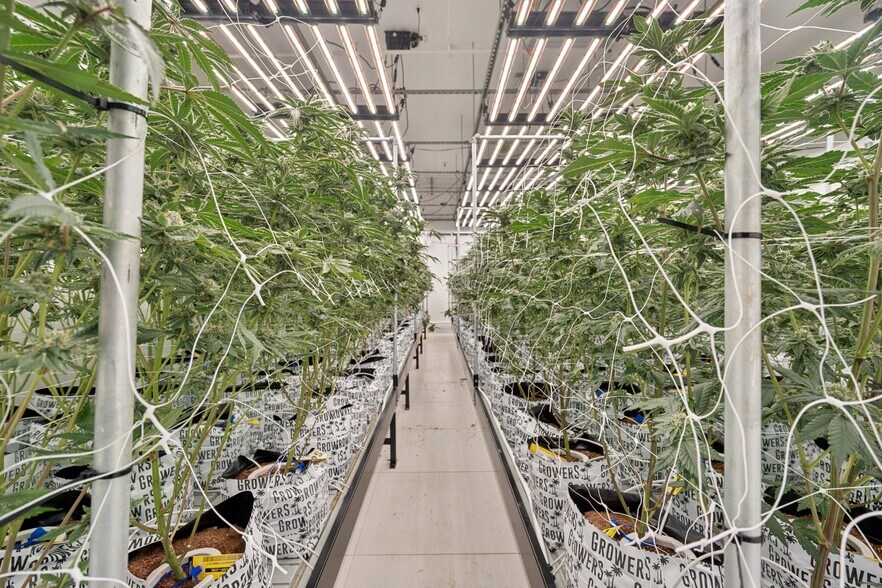 More Photos Of 12217 S Broadway, Edmond Warehouse For Sale