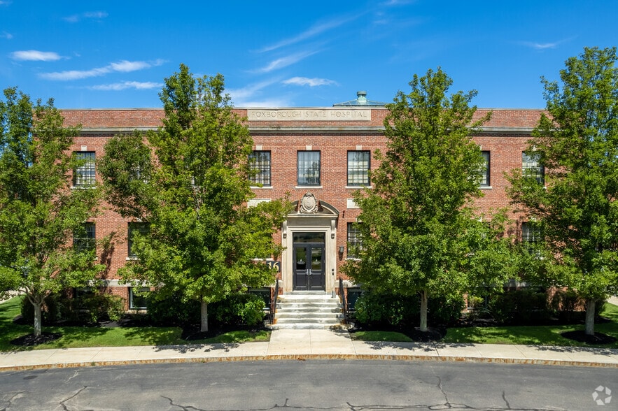 More Photos Of 16 Chestnut St, Foxborough Office For Lease