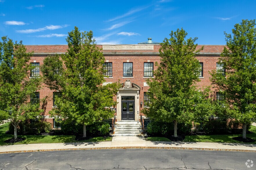 More Photos Of 16 Chestnut St, Foxborough Office For Lease