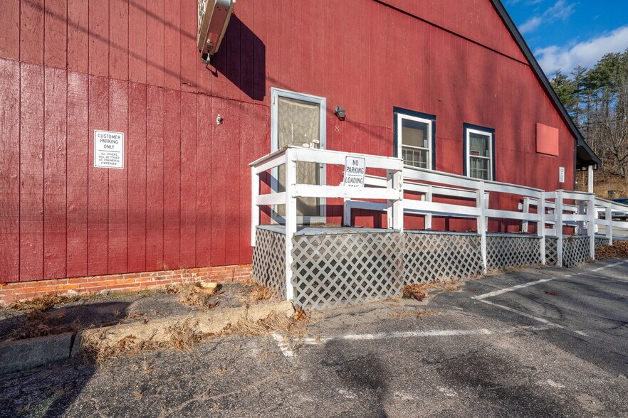 More Photos Of 8 Dunster Ave, Greenville Storefront Retail Residential For Sale