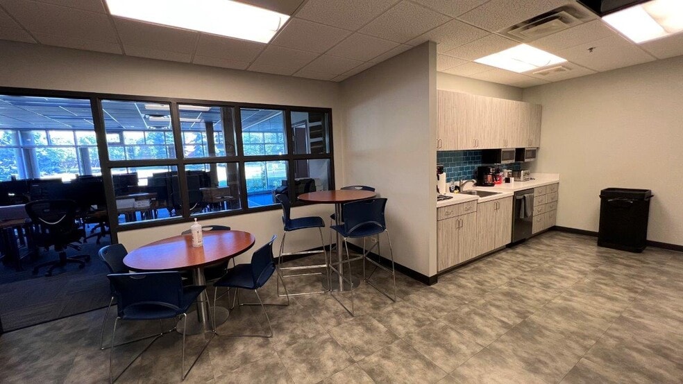 More Photos Of 3813 Illinois Ave, St Charles Office For Sale