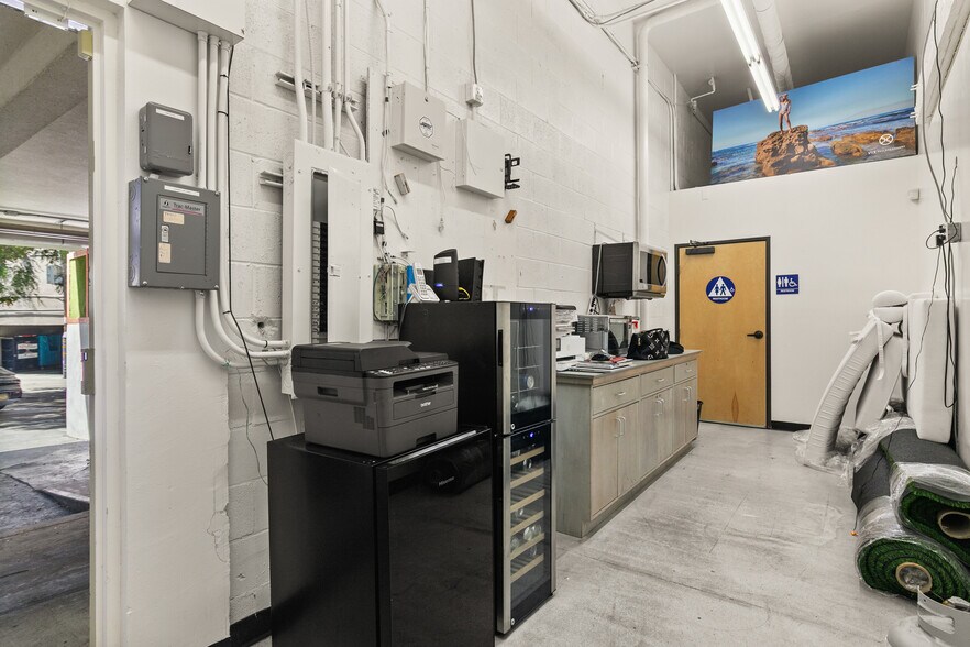 More Photos Of 7920 Herschel Ave, La Jolla Storefront Retail Office For Lease