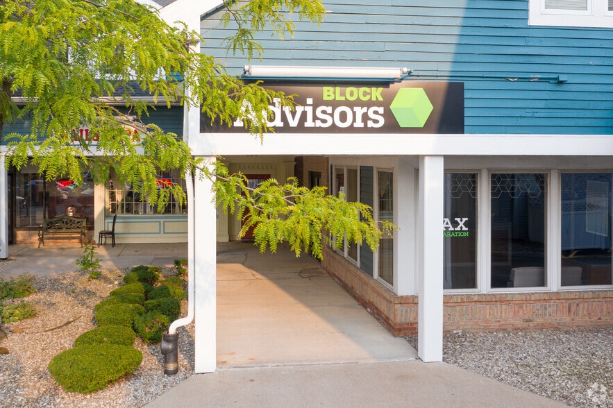 More Photos Of 1100-1110 Long Pond Rd, Rochester Unknown For Lease