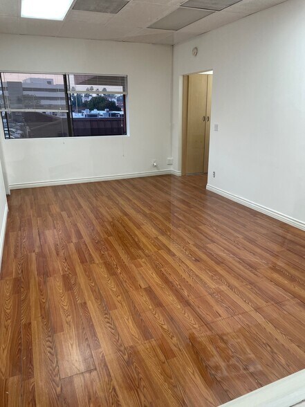 More Photos Of 14423-14431 Ventura Blvd, Sherman Oaks Restaurant For Lease