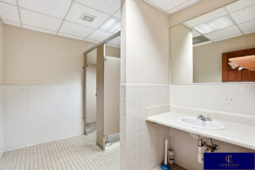 More Photos Of 10115 N Hwy 142, Covington Medical For Lease