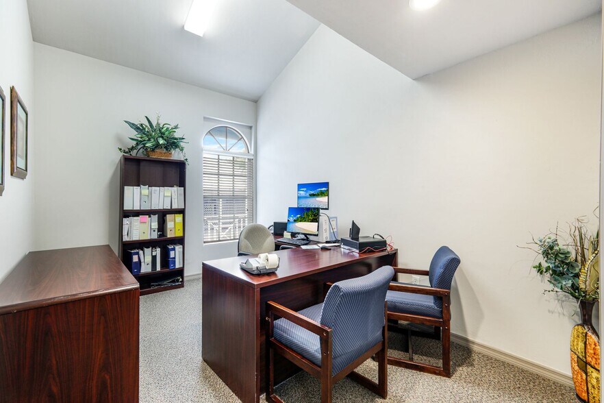 More Photos Of 1361 Royal Palm Square Blvd, Fort Myers Office For Lease