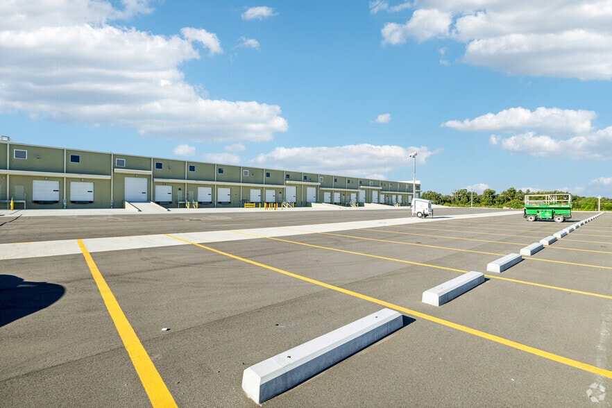 More Photos Of 3955 Anchuca Dr, Lakeland Industrial For Lease