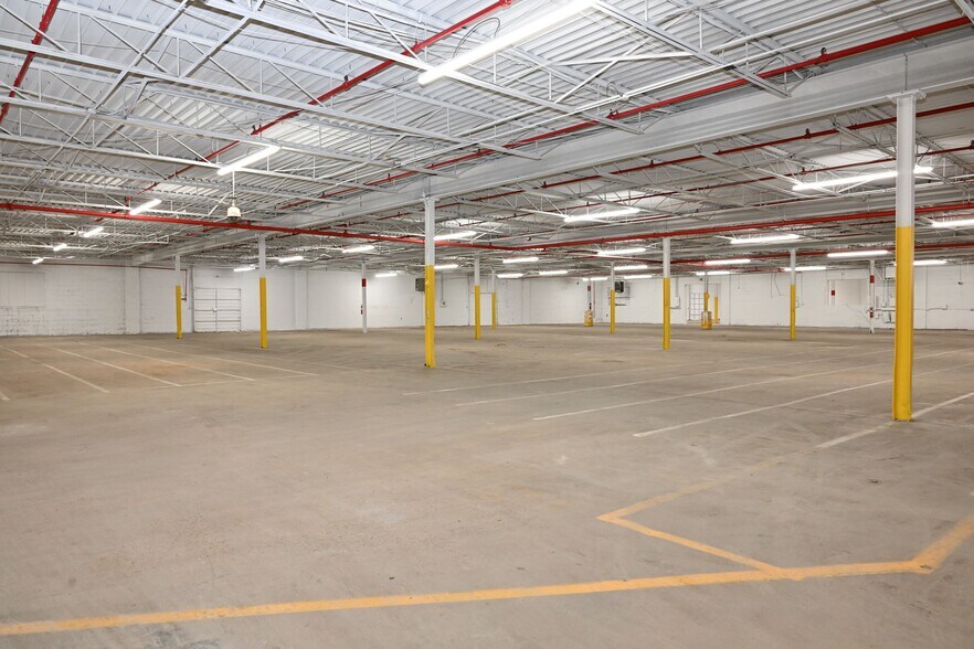 More Photos Of 1709-1769 Latham St, Memphis Distribution For Lease