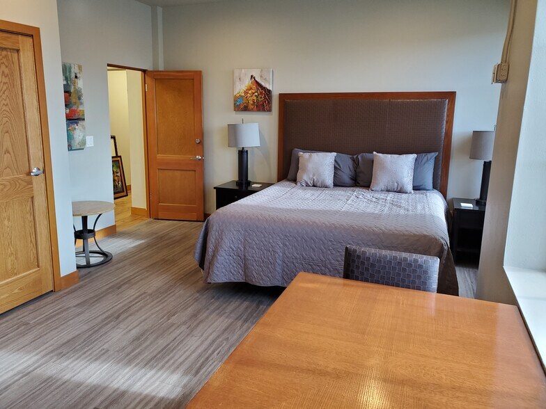 More Photos Of 515 E Yakima Ave, Yakima General Retail For Sale