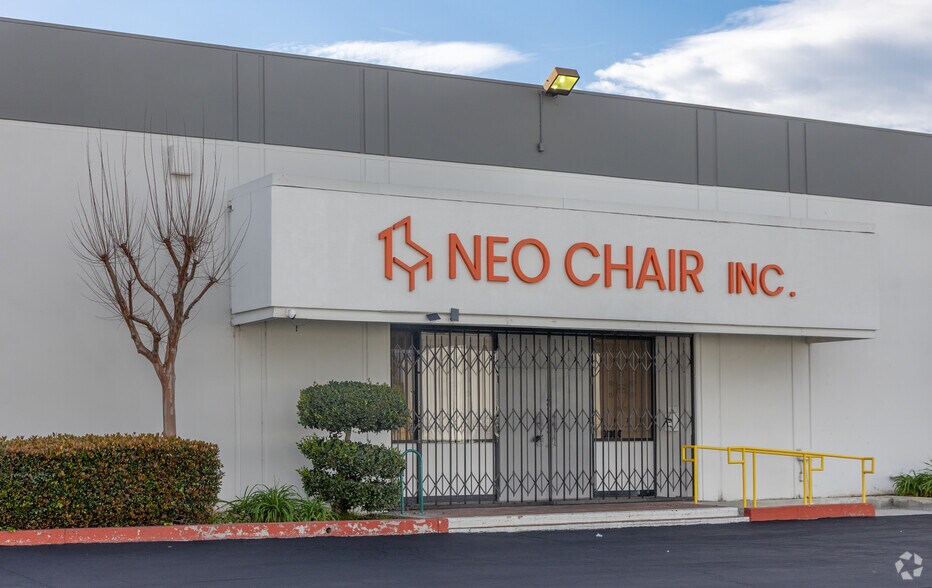 More Photos Of 16105 Gundry Ave, Paramount Manufacturing For Sale