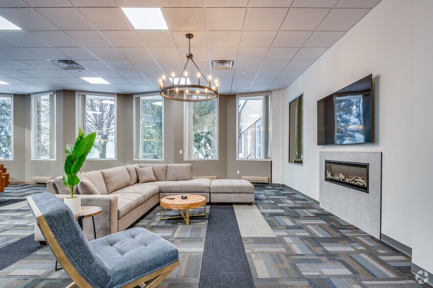 More Photos Of 2001 Marathon St, Neenah Apartments For Sale