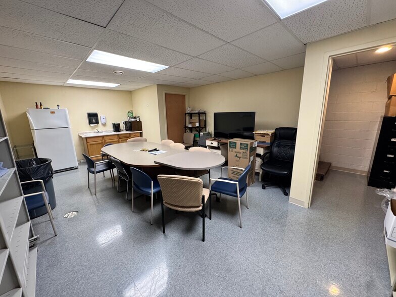 More Photos Of 3322 W Willow Knolls Rd, Peoria Office For Sale