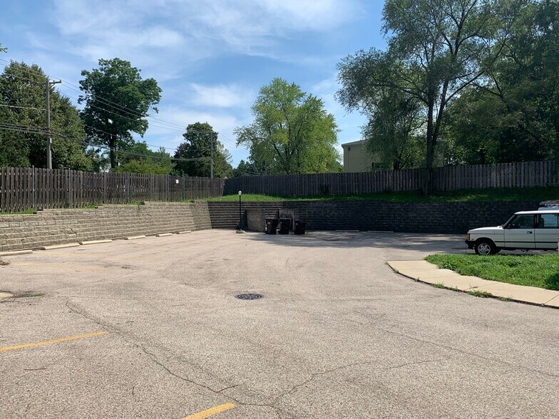 More Photos Of 700 Northwest Hwy, Fox River Grove Restaurant For Sale